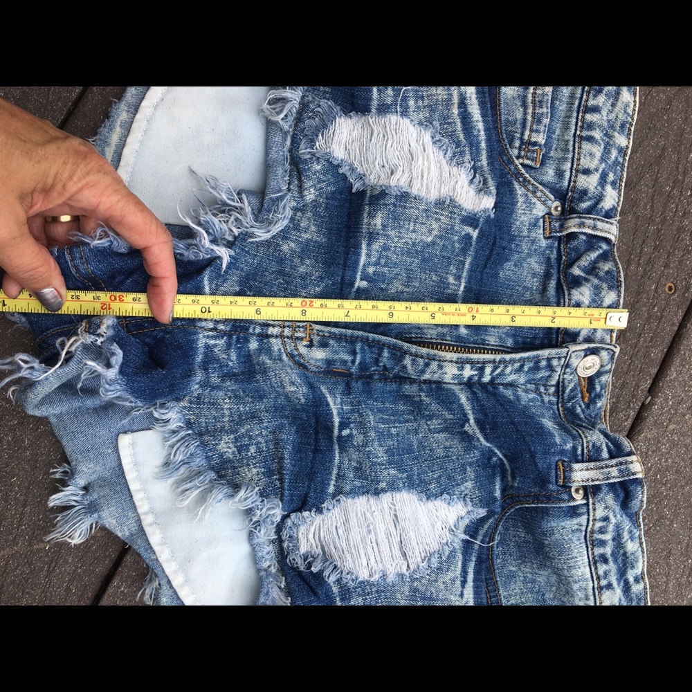Love Culture Distress Jean Shorts Size L - Picture 6 of 7